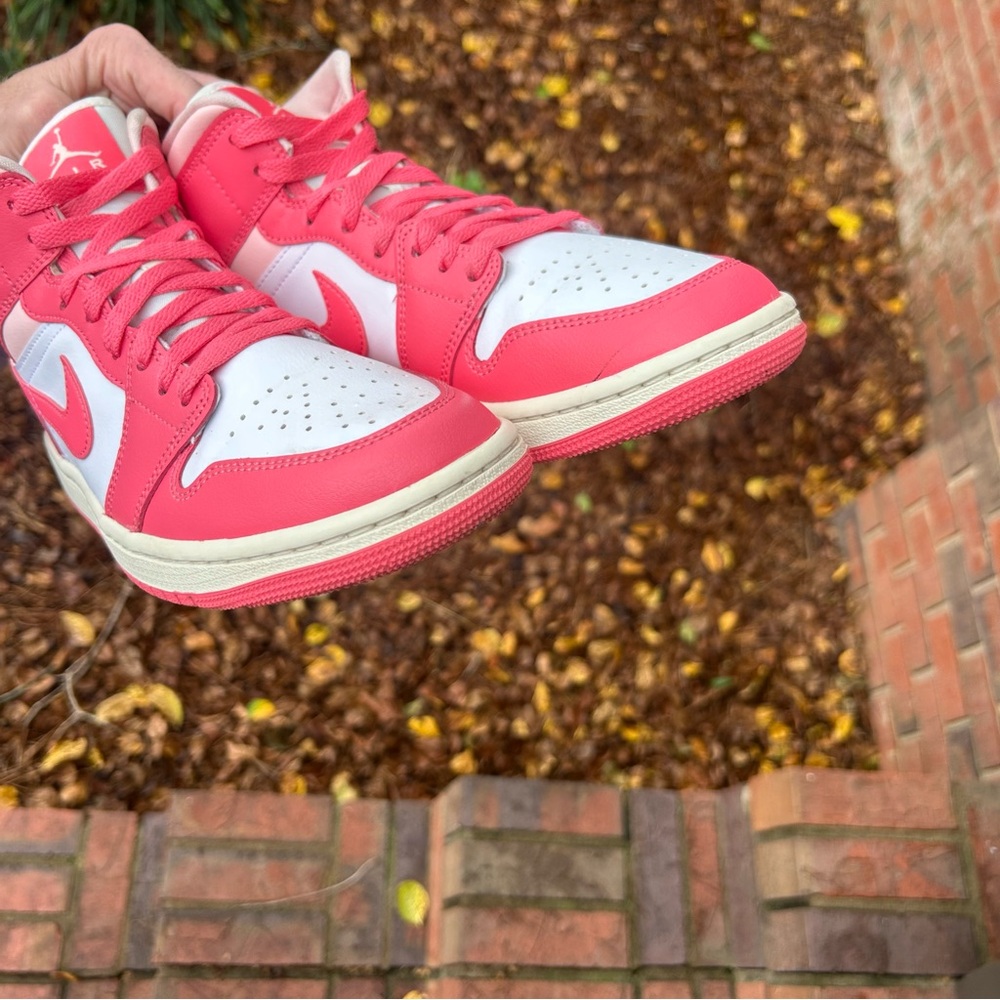NIKE Air Jordan 1 Mid "Strawberries and Cream" sneakers. Women’s size 8 - Picture 10 of 15